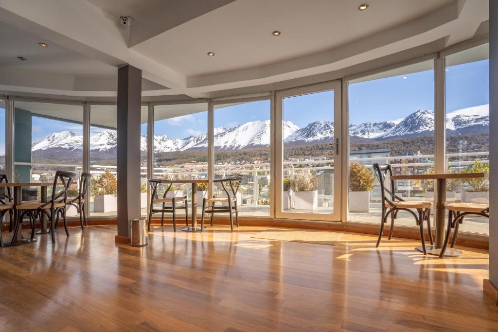 a dining room with a view of mountains at Alto Andino Hotel in Ushuaia