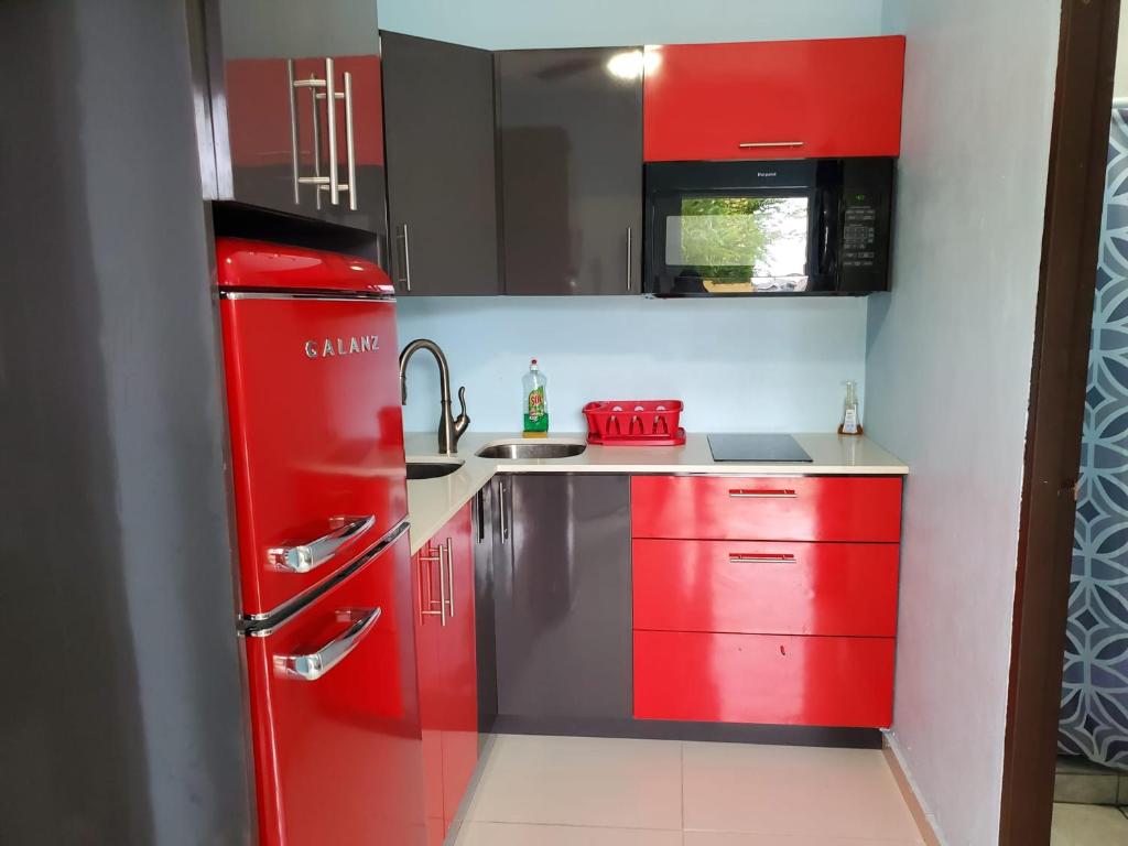 Barbosa Catano Unit 2, Few Steps to the Ocean in a Fishing Village, Sleeps 3 - Housity