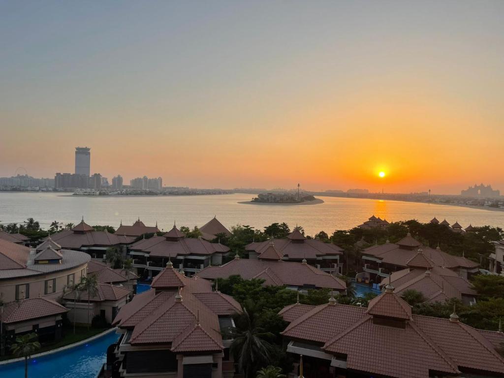 Anantara Hotel Apartment Palm Jumeirah connected Anantara Hotel