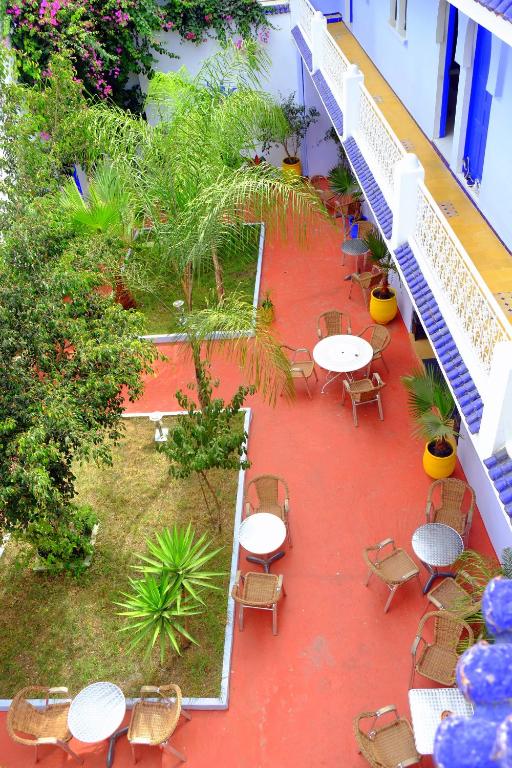 Jardí fora de Dar Omar Khayam