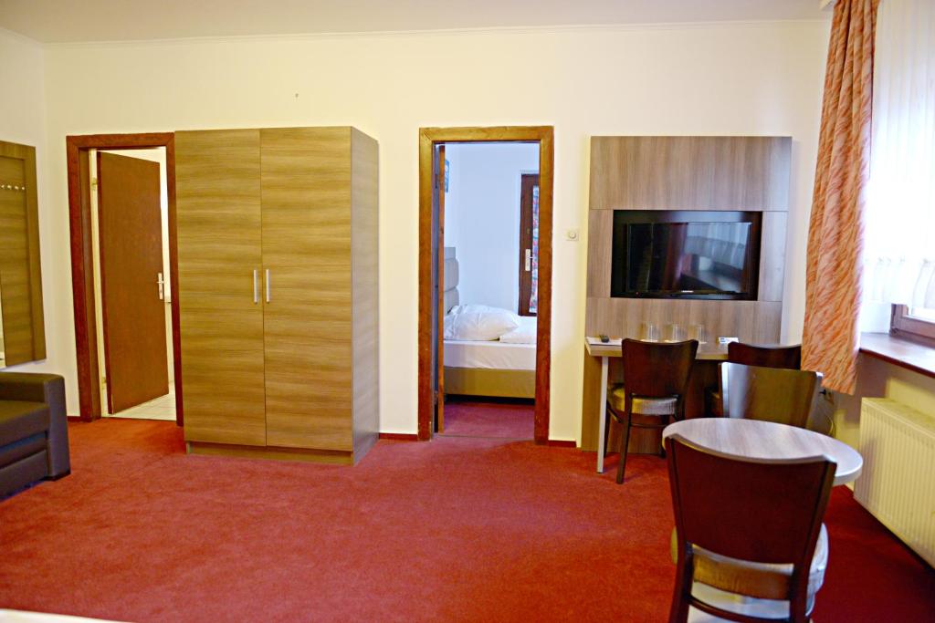 TV a/nebo společenská místnost v ubytování ITM Hotel Motel21 Hamburg-Mitte