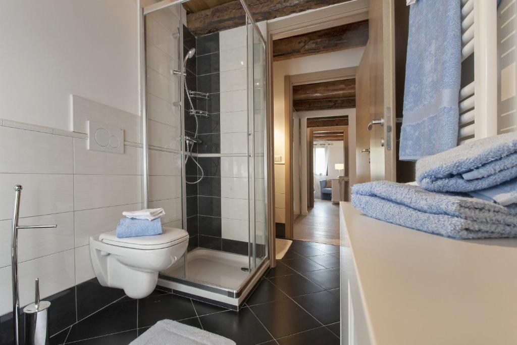 A bathroom at Residenza Tiziano