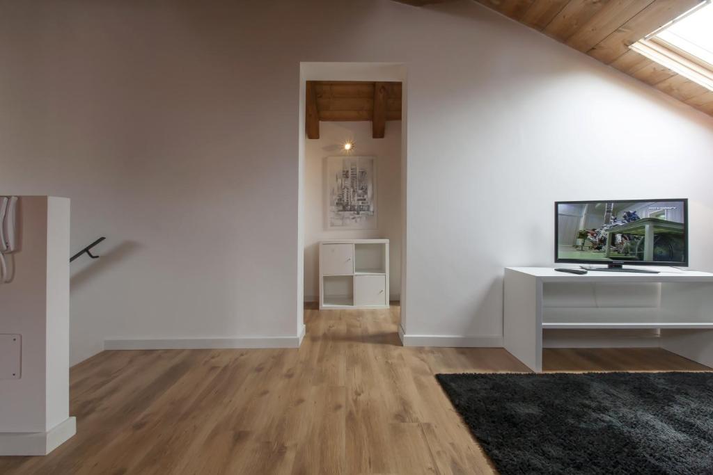 A television and/or entertainment centre at Residenza Tiziano