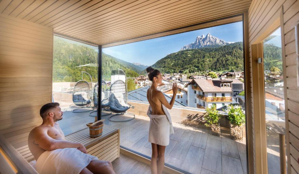 Nespecifikovaný výhled na hory nebo výhled na hory při pohledu z hotelu