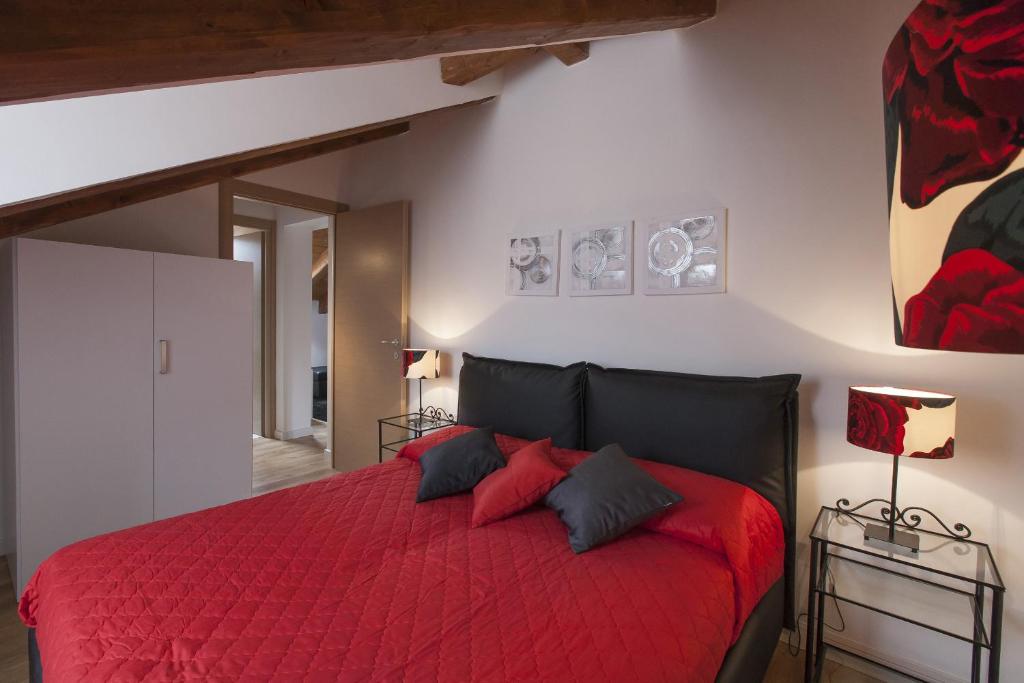 A bed or beds in a room at Residenza Tiziano
