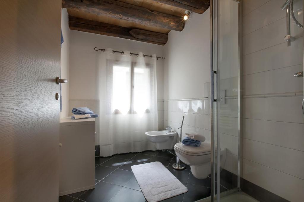 A bathroom at Residenza Tiziano