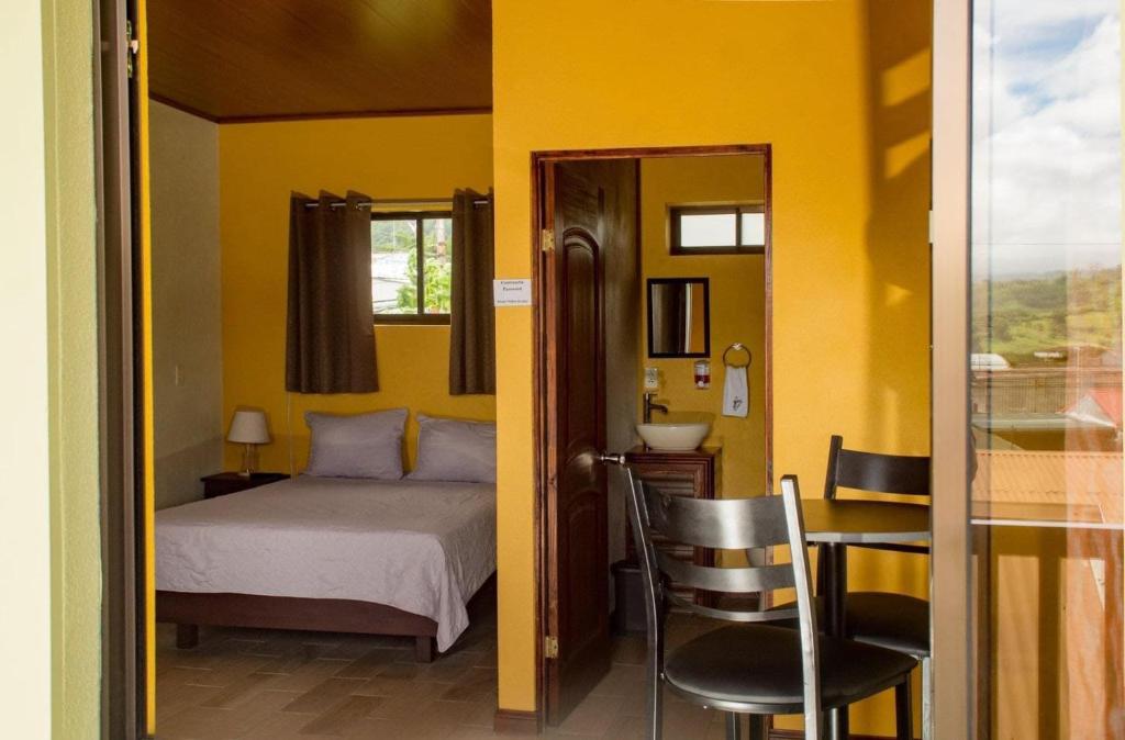 Postel nebo postele na pokoji v ubytování Villas Orosi Valley Lodge