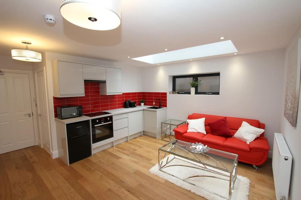 Lovely One Bed Apartment-Near All Transport-Village-FreeParking - One-Bedroom Apartment