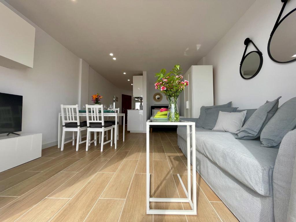 Televízia a/alebo spoločenská miestnosť v ubytovaní Malibu Park 3079 - Ocean View Studio
