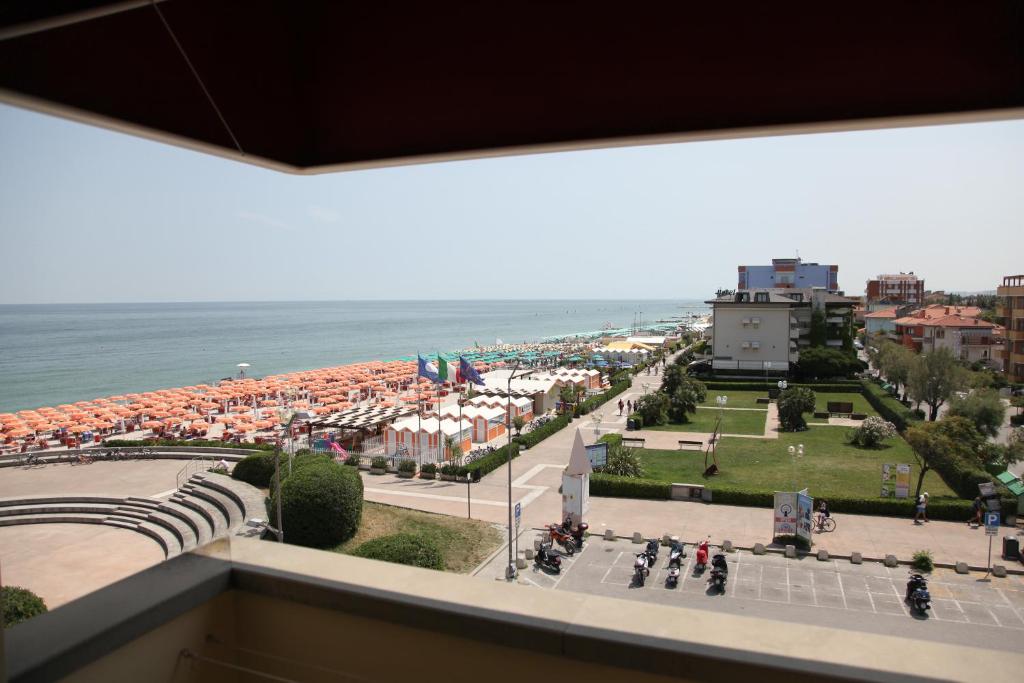 Nespecifikovaný výhled na moře nebo výhled na moře při pohledu z hotelu