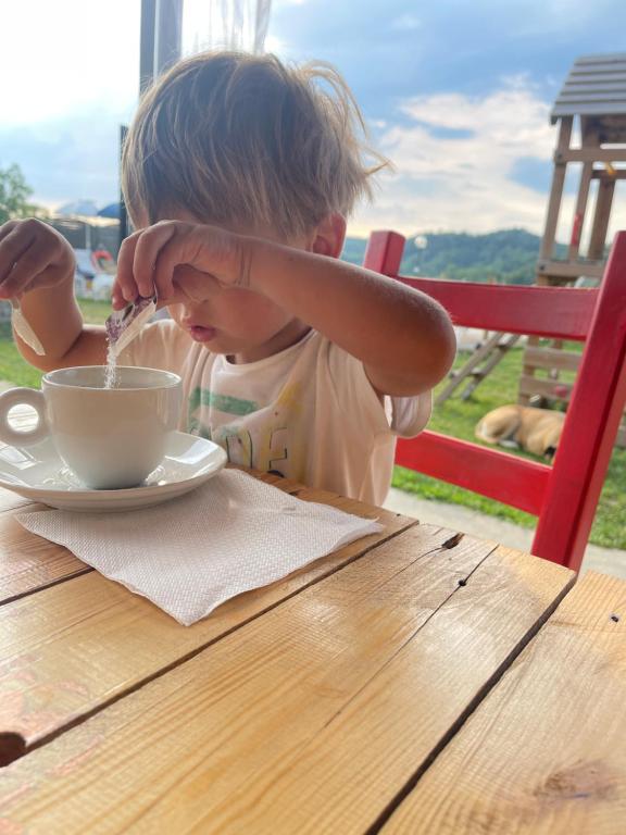 Dzieci zatrzymujące się w obiekcie Agriturismo Ippocastano