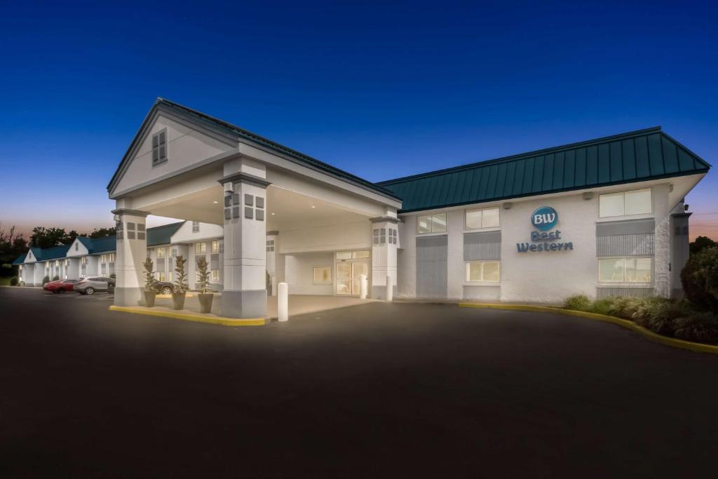 a rendering of a hotel building with a parking lot at Best Western Burlington Inn in Westampton Township