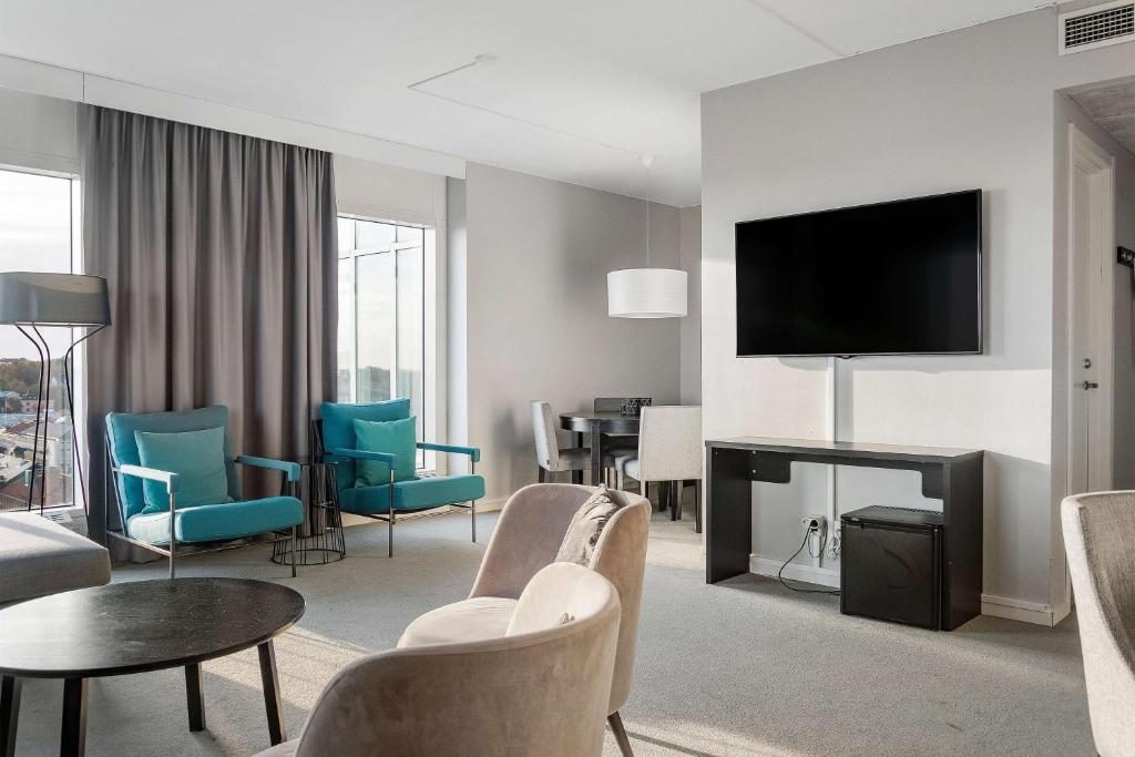 TV a/nebo společenská místnost v ubytování Best Western Plus Hotel Plaza