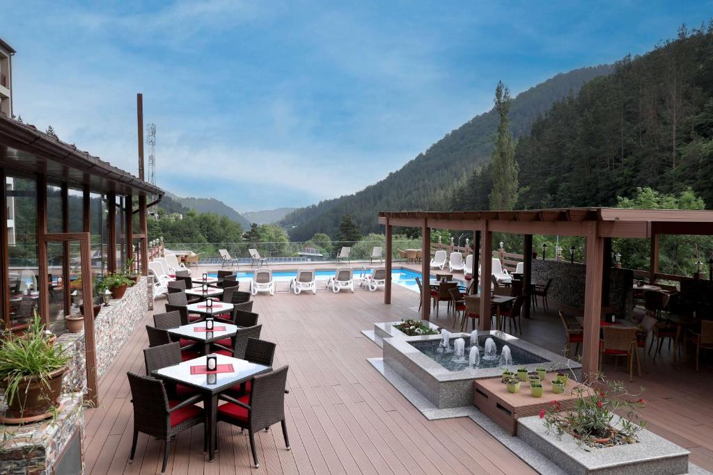 Nespecifikovaný výhled na hory nebo výhled na hory při pohledu z hotelu