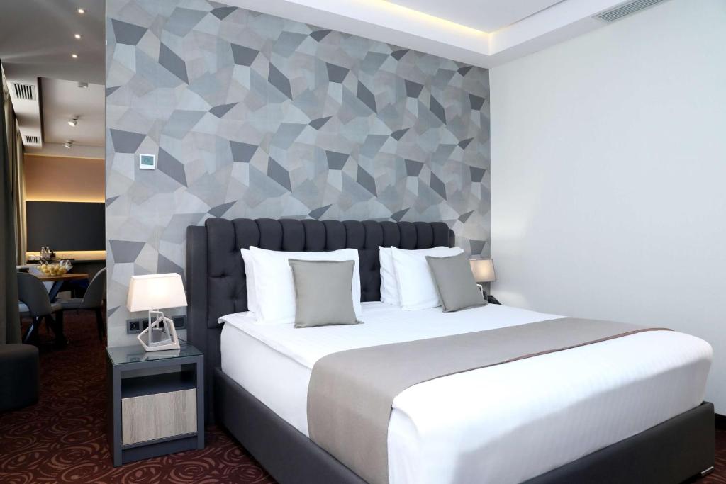Postel nebo postele na pokoji v ubytování Best Western Plus Paradise Hotel Dilijan