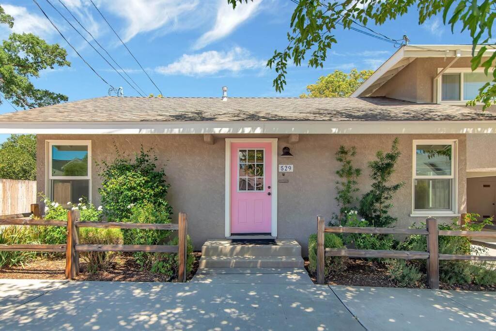 Rosé Getaway Close to Downtown Paso Robles 2 Bed/1 Bath, Paso Robles