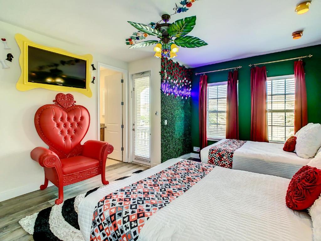 Wonderland home withPrivate Pool Near Disney home, Orlando Updated