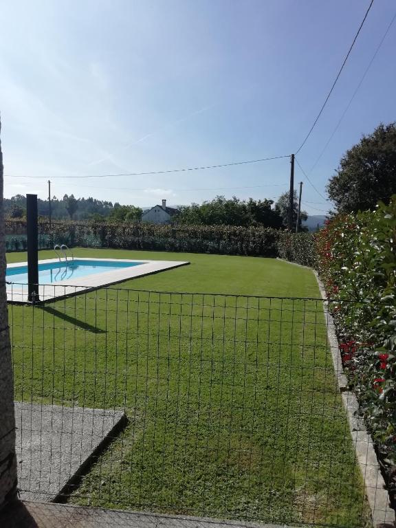 Bazén v ubytování BUELIÑA DA CARBALLEIRA nebo v jeho okolí