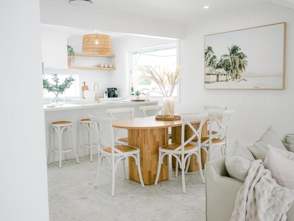Bianco on Shoal Luxe Beach house in Shoal Bay, Shoal Bay (updated