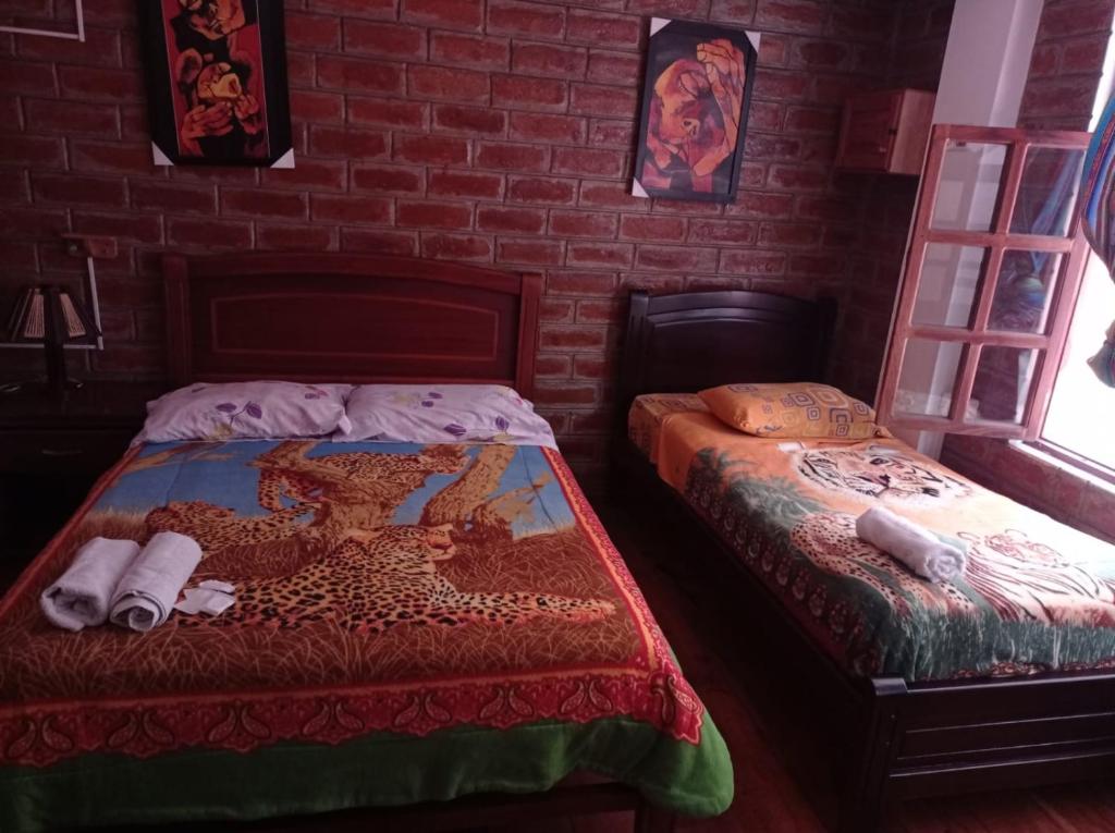 Postel nebo postele na pokoji v ubytování Hostal D´Mathias