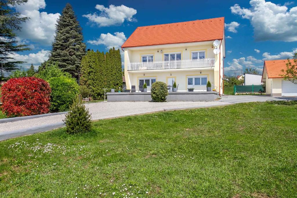 Vonkajšia záhrada v ubytovaní Apartment in Cserszegtomaj - Balaton 43108