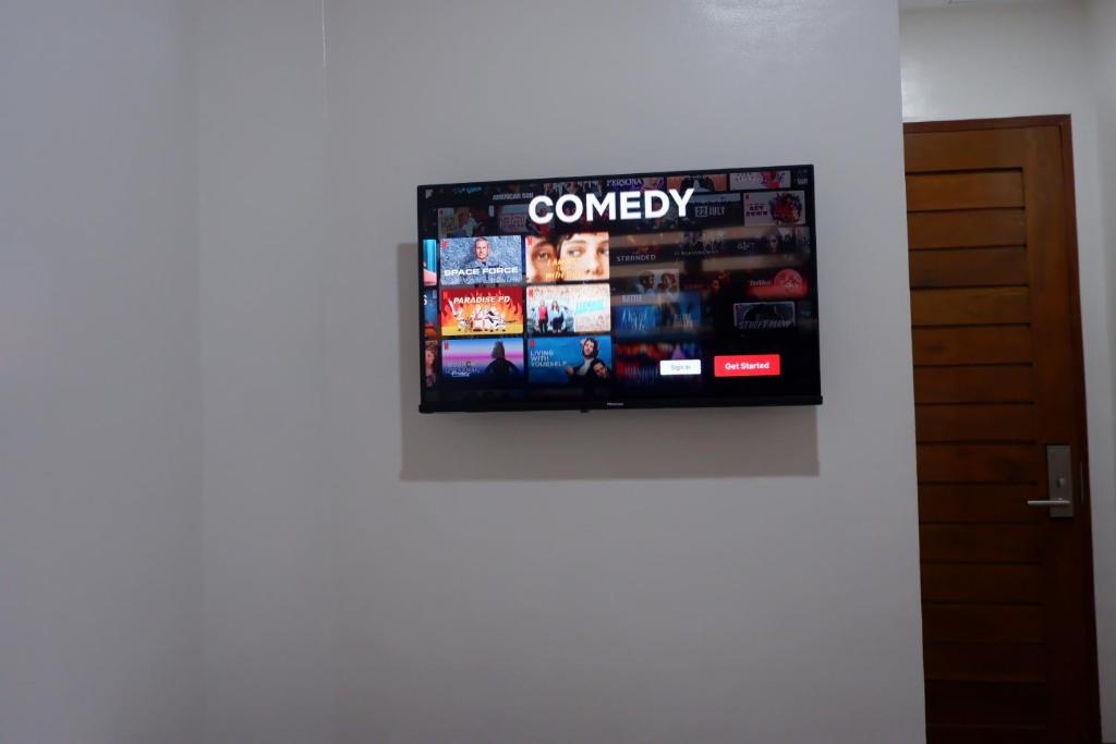 TV a/nebo společenská místnost v ubytování FB DORMITEL SUITES