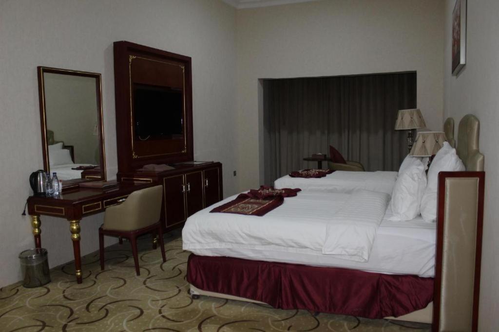 Postel nebo postele na pokoji v ubytování Al Salam Grand Hotel