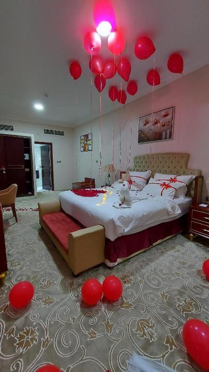 Postel nebo postele na pokoji v ubytování Al Salam Grand Hotel