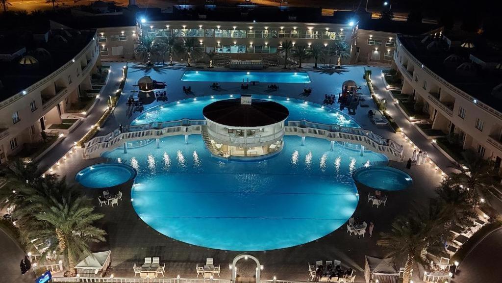 Bazén v ubytování Al Salam Grand Hotel nebo v jeho okolí