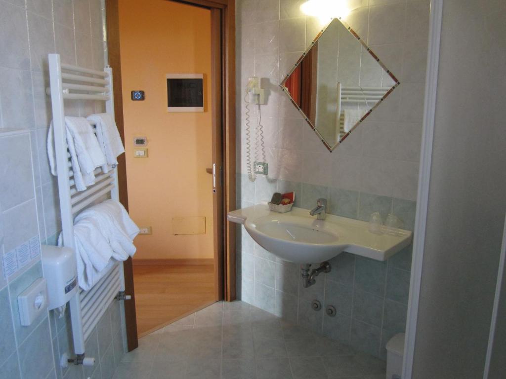 Koupelna v ubytování Hotel Al Sole - ENJOY HOLIDAY