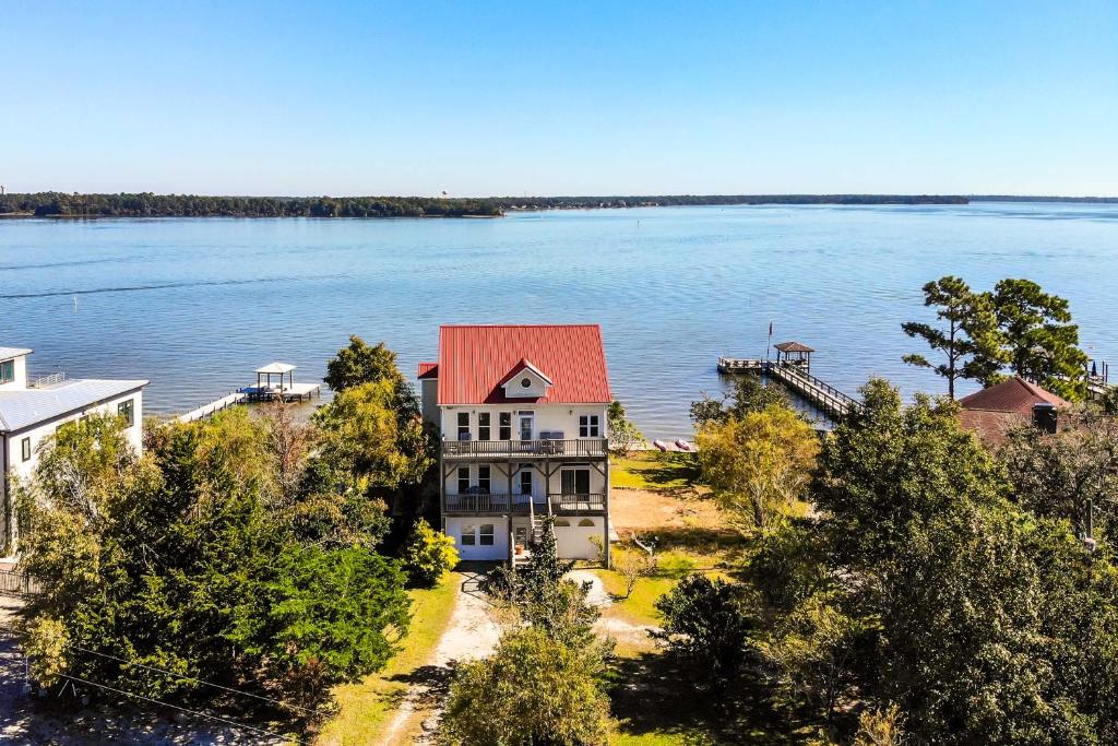 Charming Waterfront Home Fish, Boat and More!, Sneads Ferry