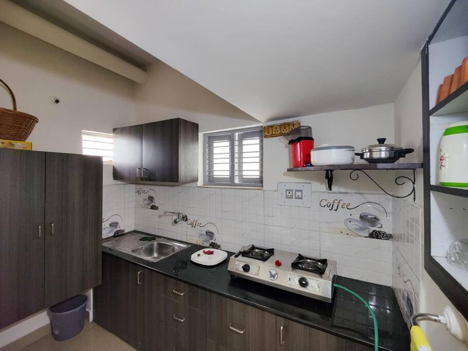 Comfy 2-bedroom House in Sanjaynagar, Bengaluru - Two-Bedroom Apartment