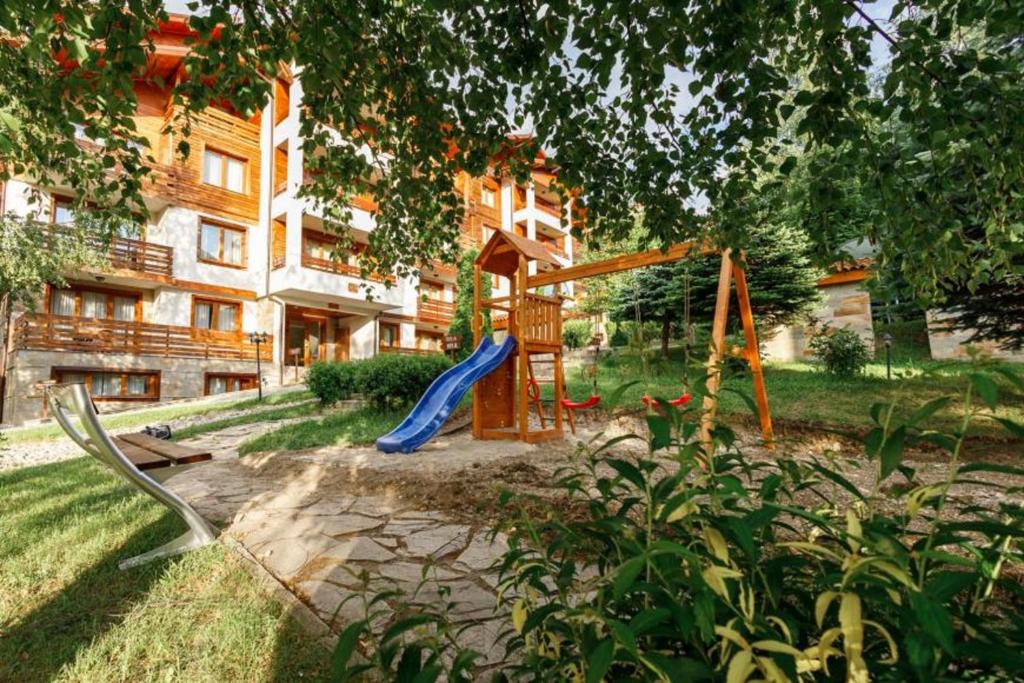 Zahrada ubytování Luxory aparthotel in 4 star SPA hotel st Ivan Rilski, Bansko