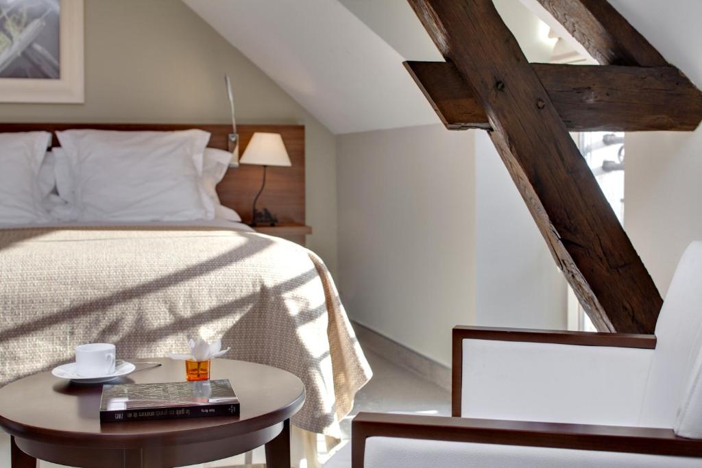 Hôtel Restaurant Famille Bourgeois "La Cote des Monts Damnés" - 6