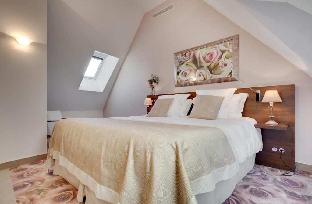 Hôtel Restaurant Famille Bourgeois "La Cote des Monts Damnés" - 16