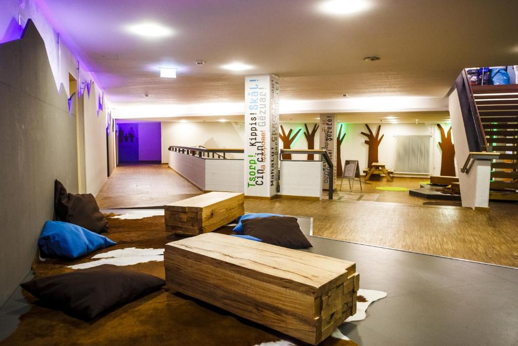 Munich Airport To Hi Munich Park Youth Hostel www.booking.com
