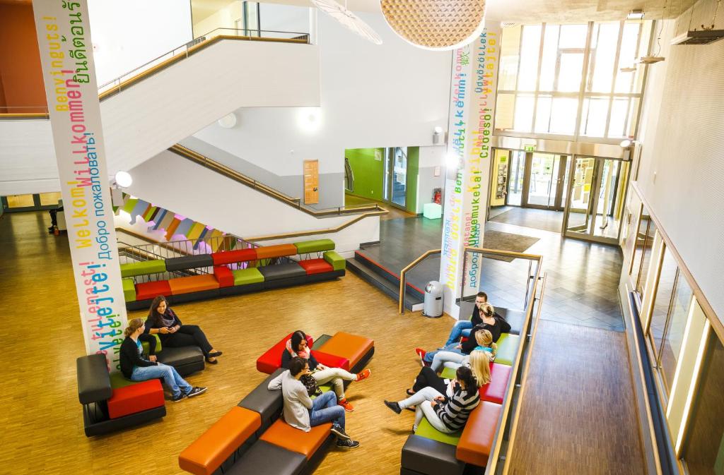 Munich Airport To Hi Munich Park Youth Hostel www.booking.com