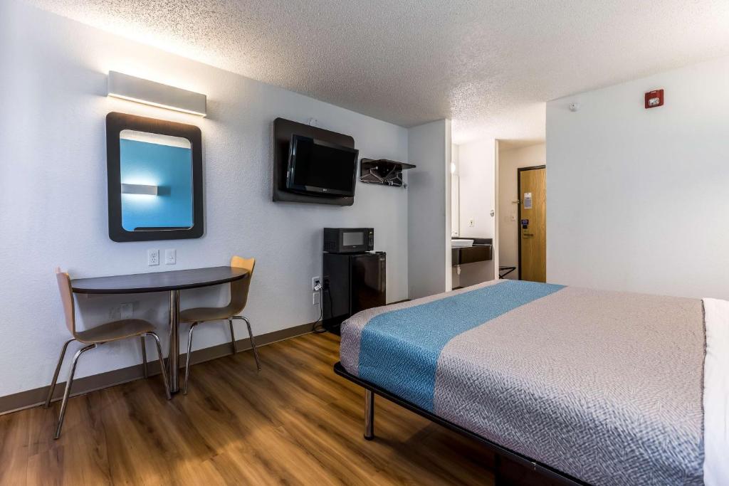 Motel 6-Indianapolis, IN - Southport - 