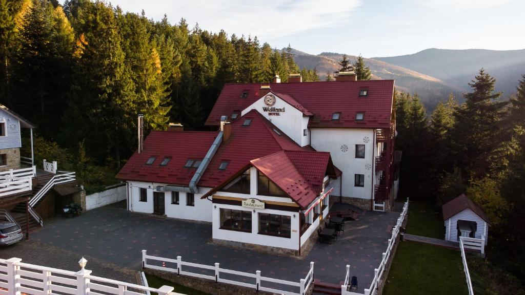 Nespecifikovaný výhled na hory nebo výhled na hory při pohledu z hotelu
