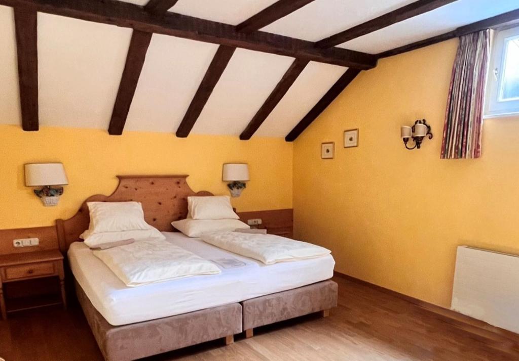 Postel nebo postele na pokoji v ubytování Hotel Tiefenbrunner
