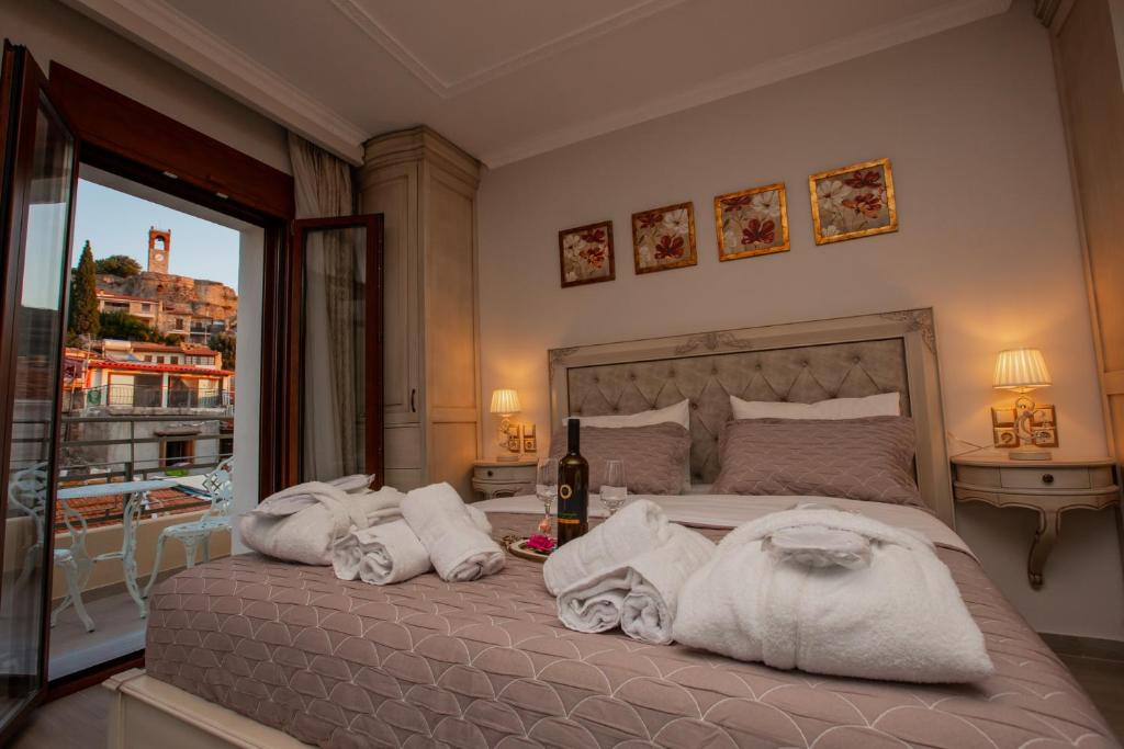 Postel nebo postele na pokoji v ubytování Vip Lepanto Castle Suites