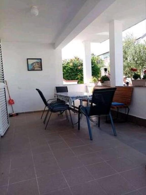 Patio lub wspólna przestrzeń na świeżym powietrzu w obiekcie Apartments Kipson