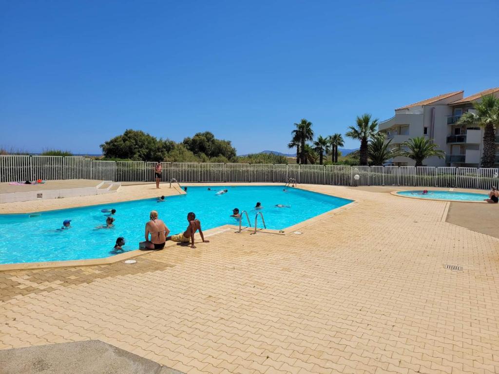 Bazén v ubytovaní Les Goélettes location saisonnière alebo v jeho blízkosti