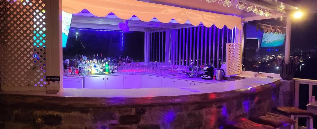 Nápoje v ubytování Korifi Suites Adults Only