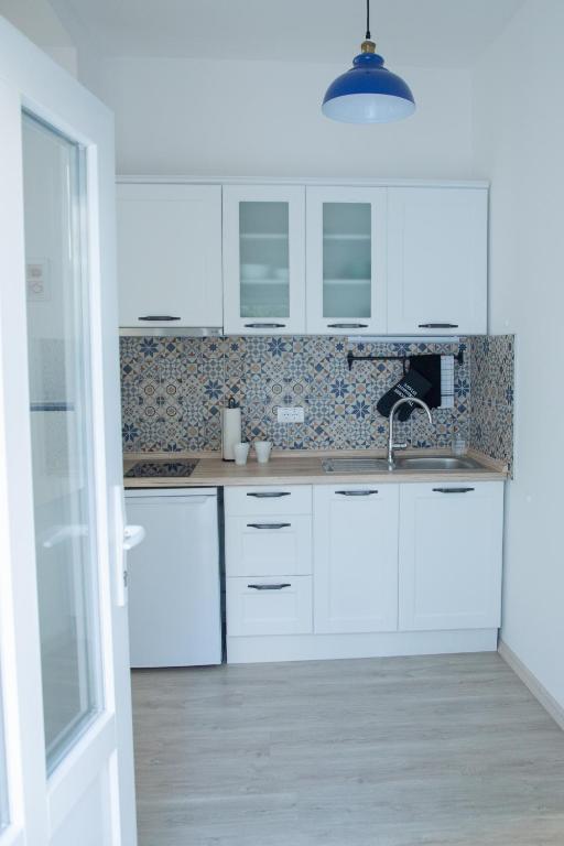 Kuhinja ili čajna kuhinja u objektu Apartmani 64