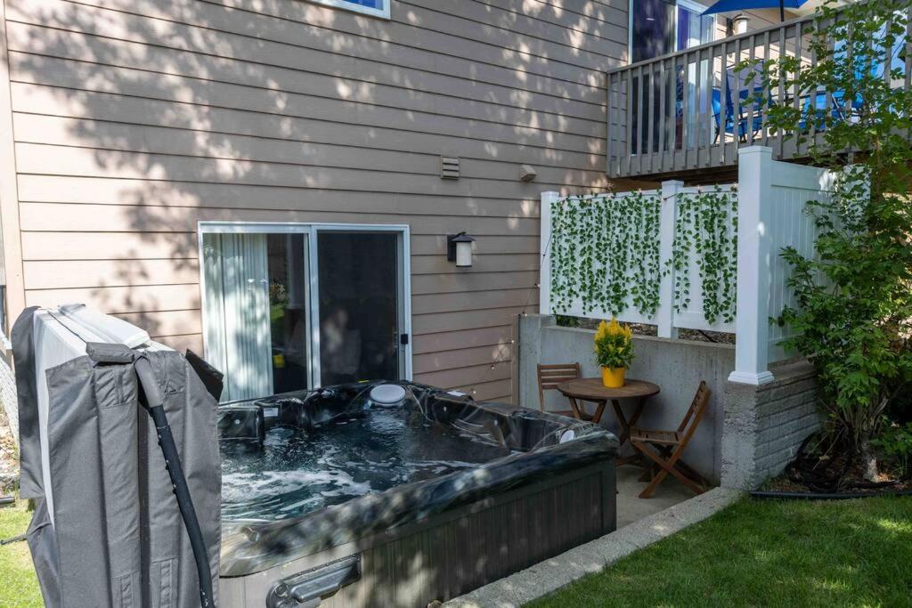 NEWThe Lily PadHot Tub & Sauna getaway, Sioux Falls (updated prices 2024)