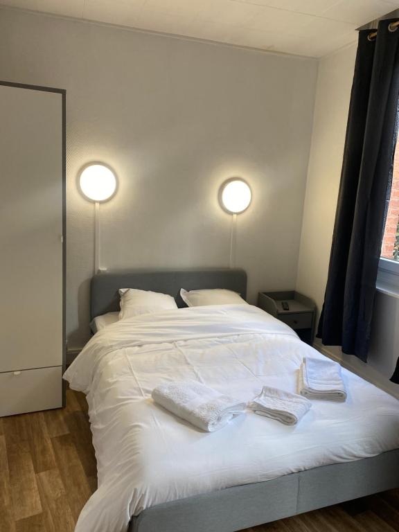 Posteľ alebo postele v izbe v ubytovaní HOTEL DU CENTRE