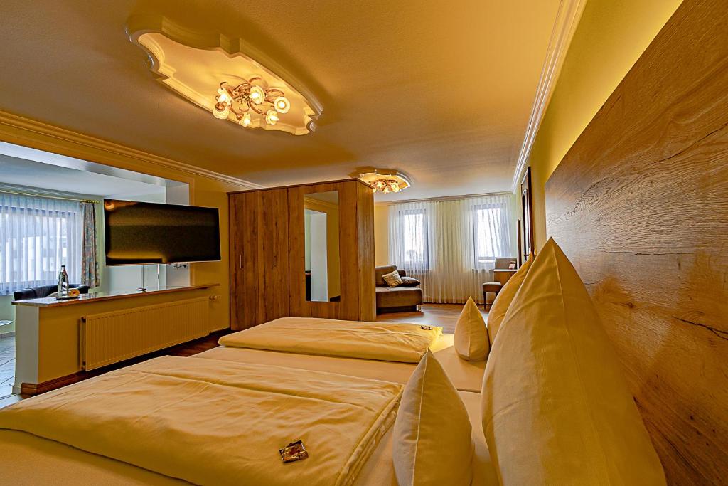 Postel nebo postele na pokoji v ubytování Hotel Schneider