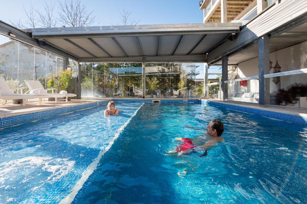 two children in the swimming pool of a house at Hotel Valeria Apart & Hotel Spa in Valeria del Mar