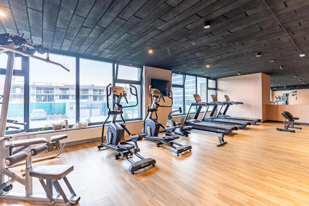 Posilňovňa alebo fitness centrum v ubytovaní FARO Apartamenty Polanki Aqua 4 BASENY w cenie POOLS im Preis